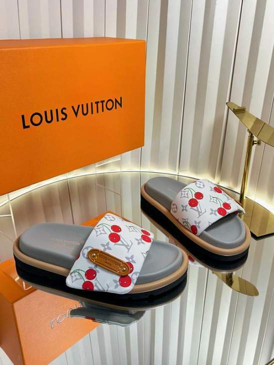 Picture of Louis Vuitton Slippers _SKULVsz35-41mnq1210496